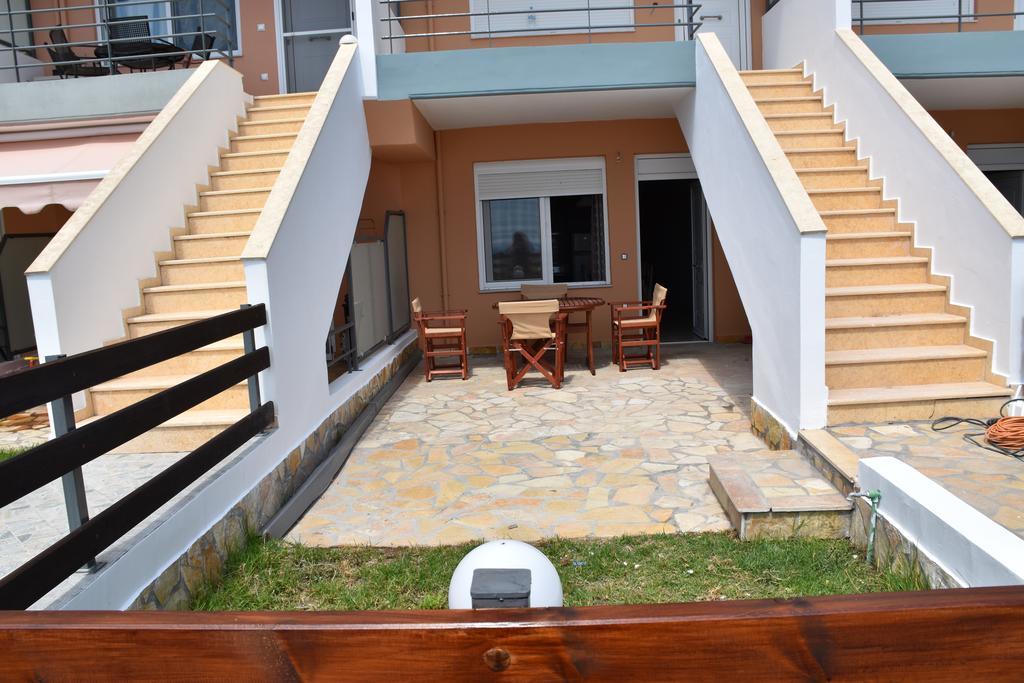 Aperanto House Paralia Loutsas Exterior photo