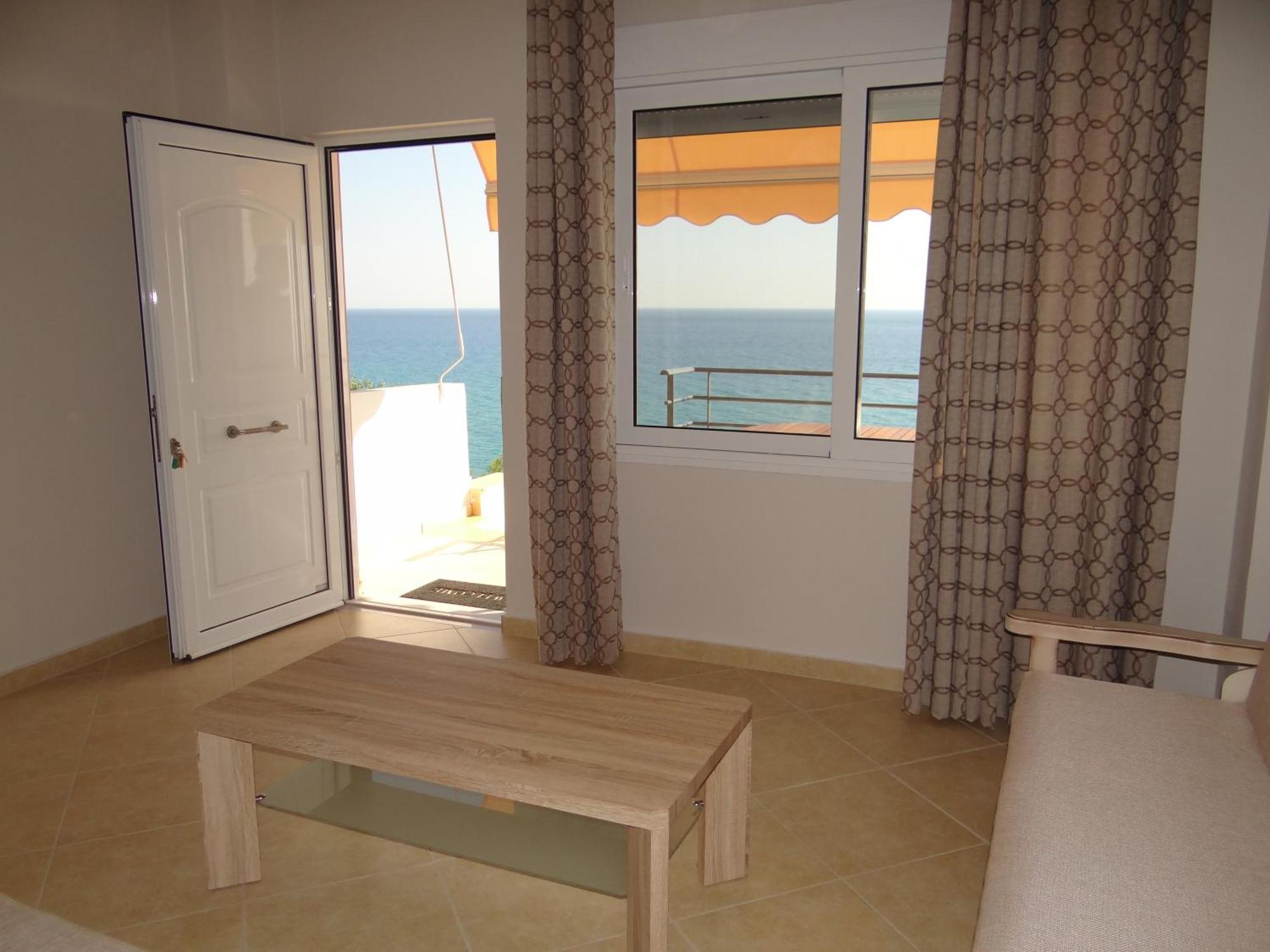 Aperanto House Paralia Loutsas Room photo
