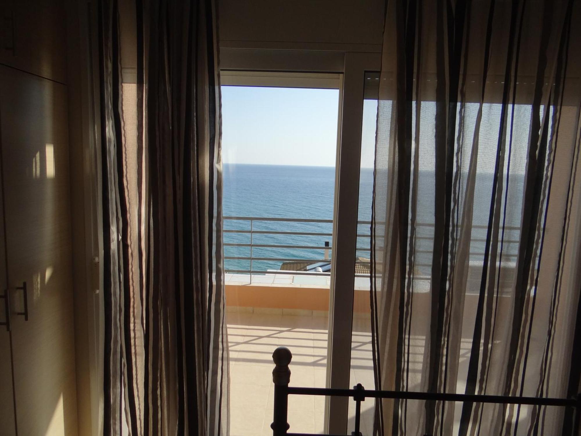 Aperanto House Paralia Loutsas Room photo