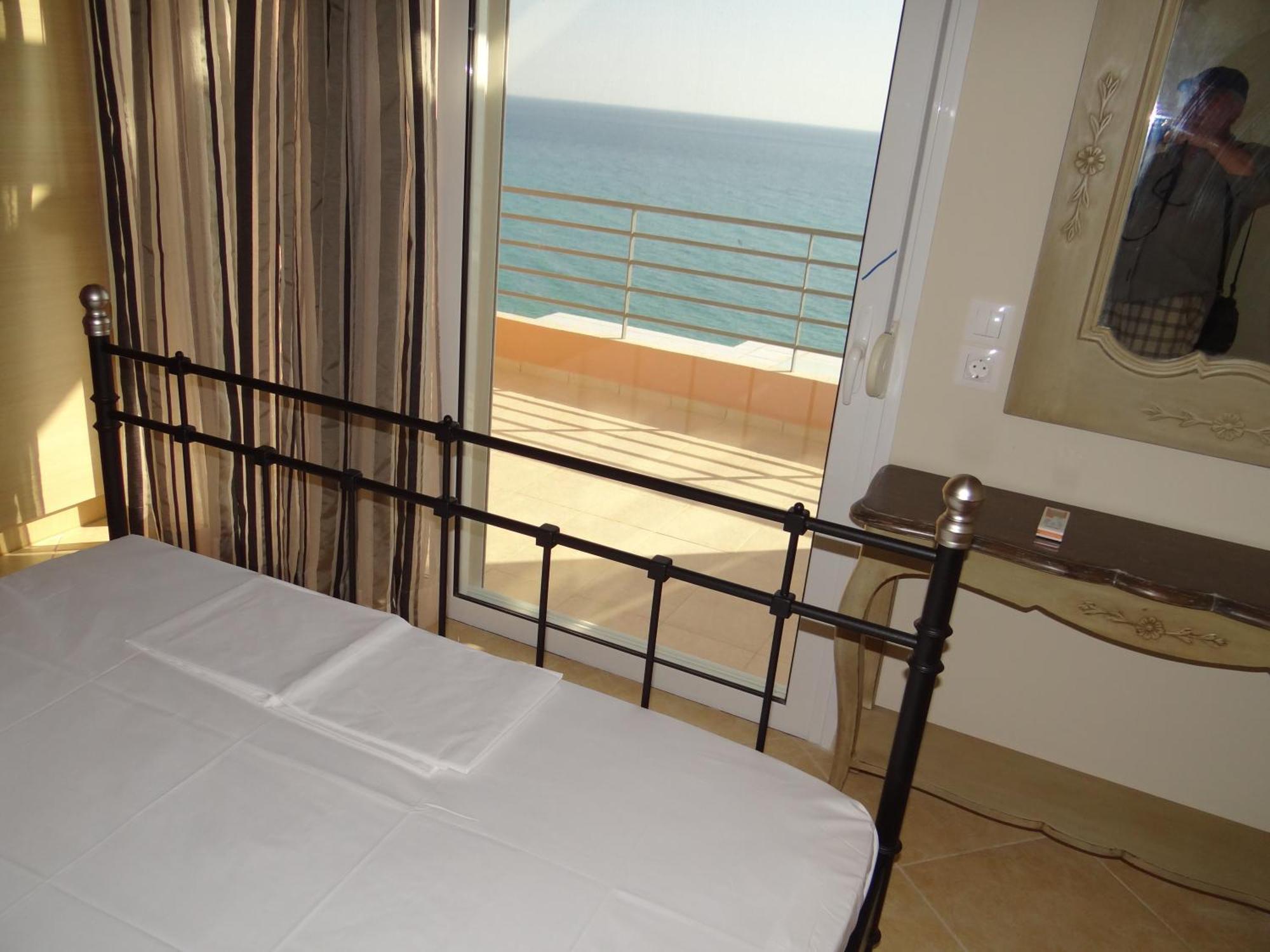 Aperanto House Paralia Loutsas Room photo