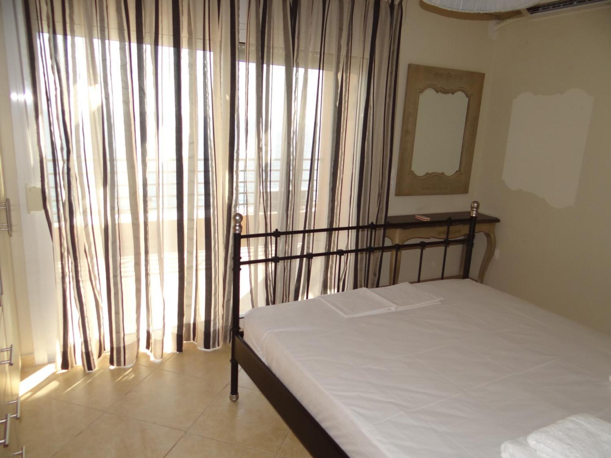 Aperanto House Paralia Loutsas Room photo