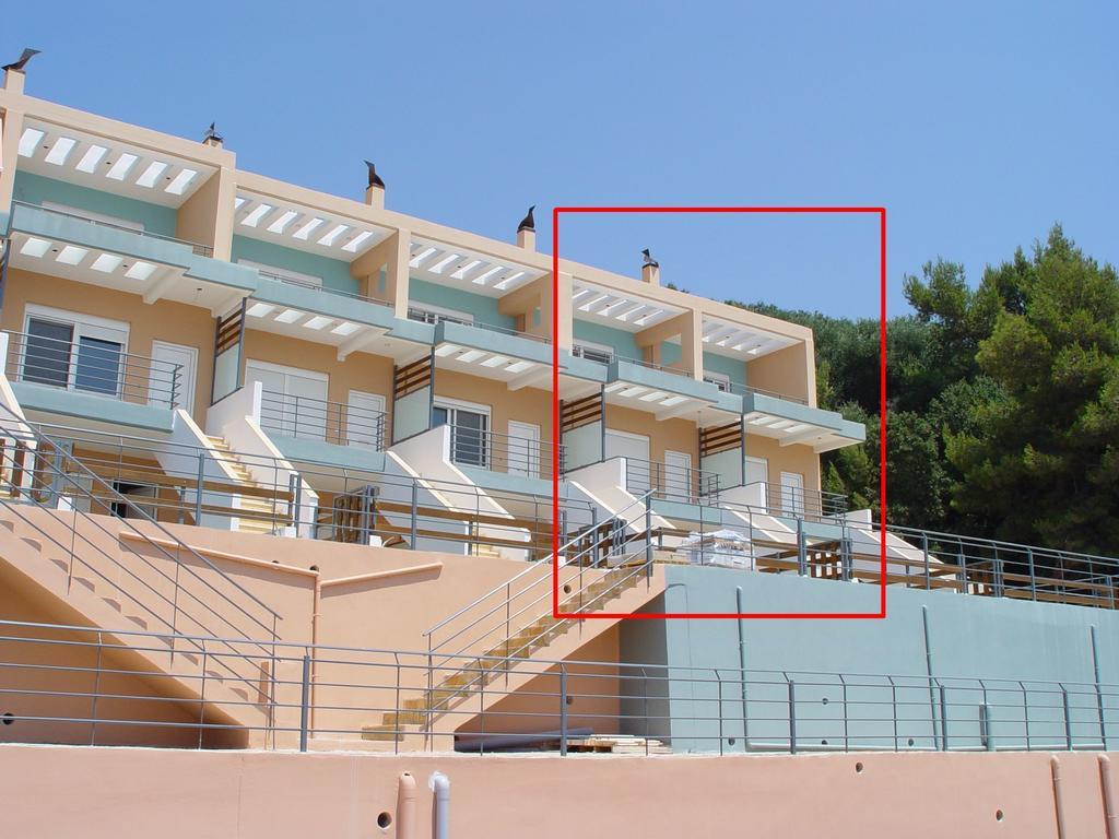 Aperanto House Paralia Loutsas Exterior photo