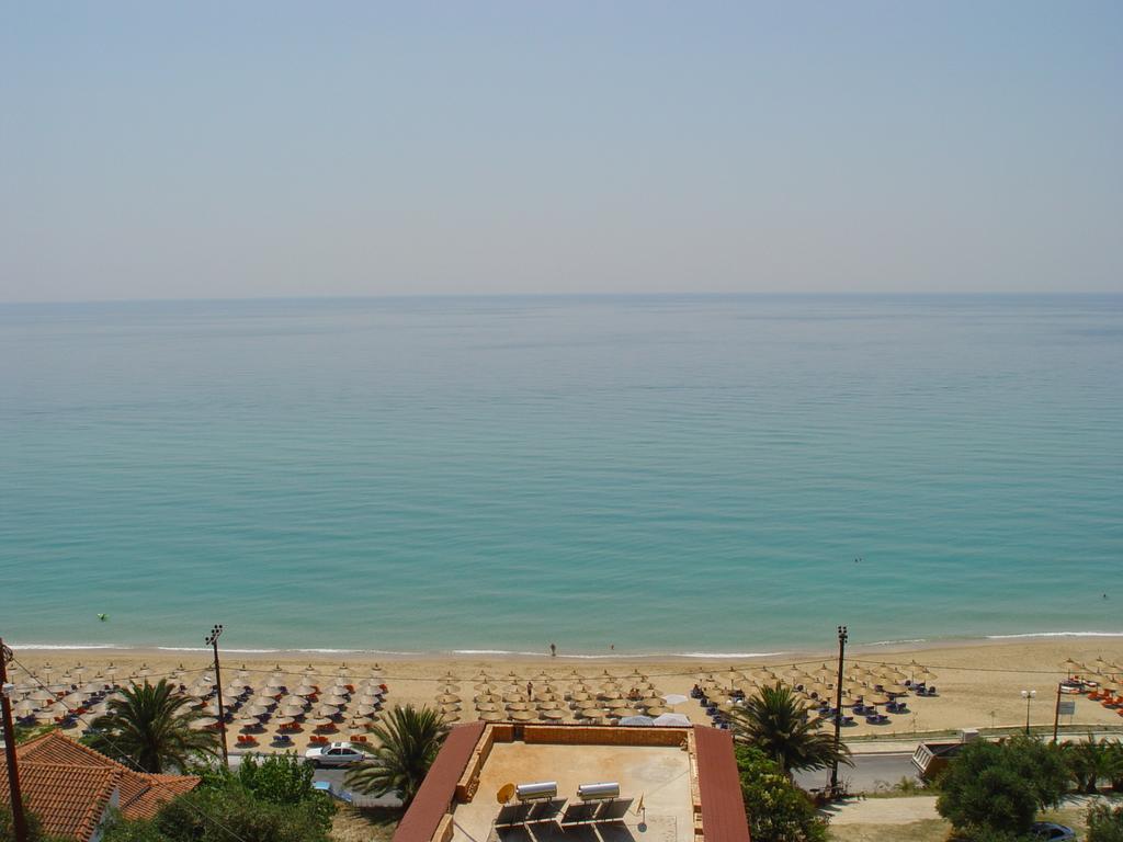 Aperanto House Paralia Loutsas Exterior photo