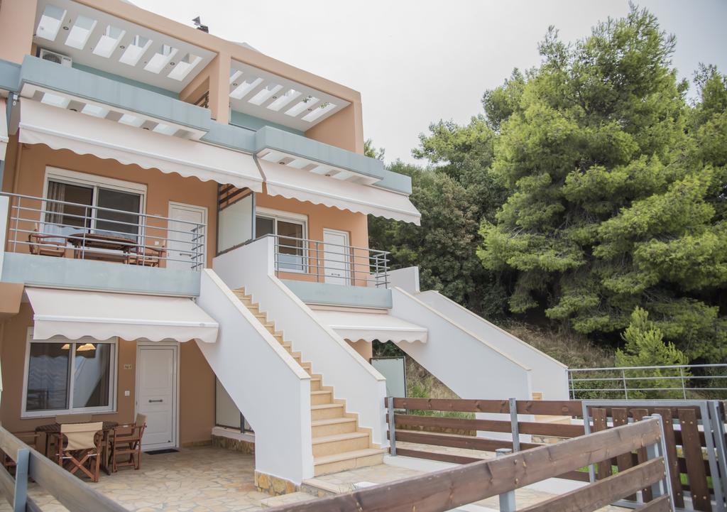 Aperanto House Paralia Loutsas Exterior photo