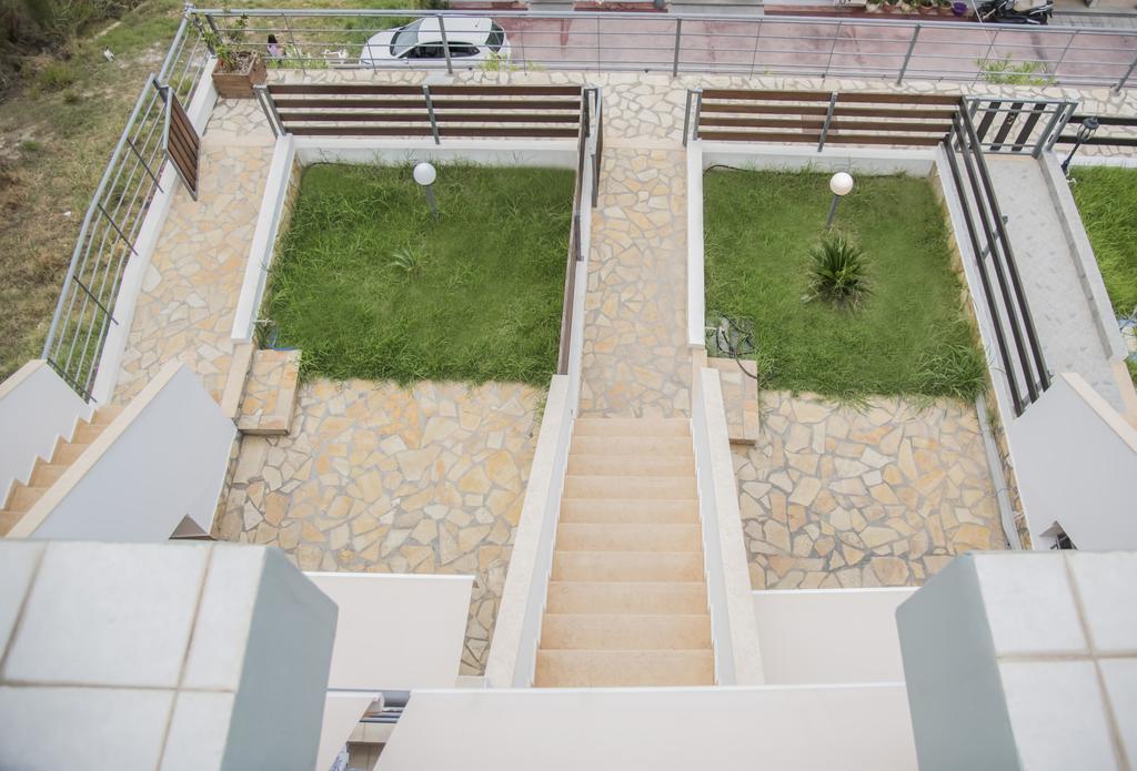 Aperanto House Paralia Loutsas Exterior photo