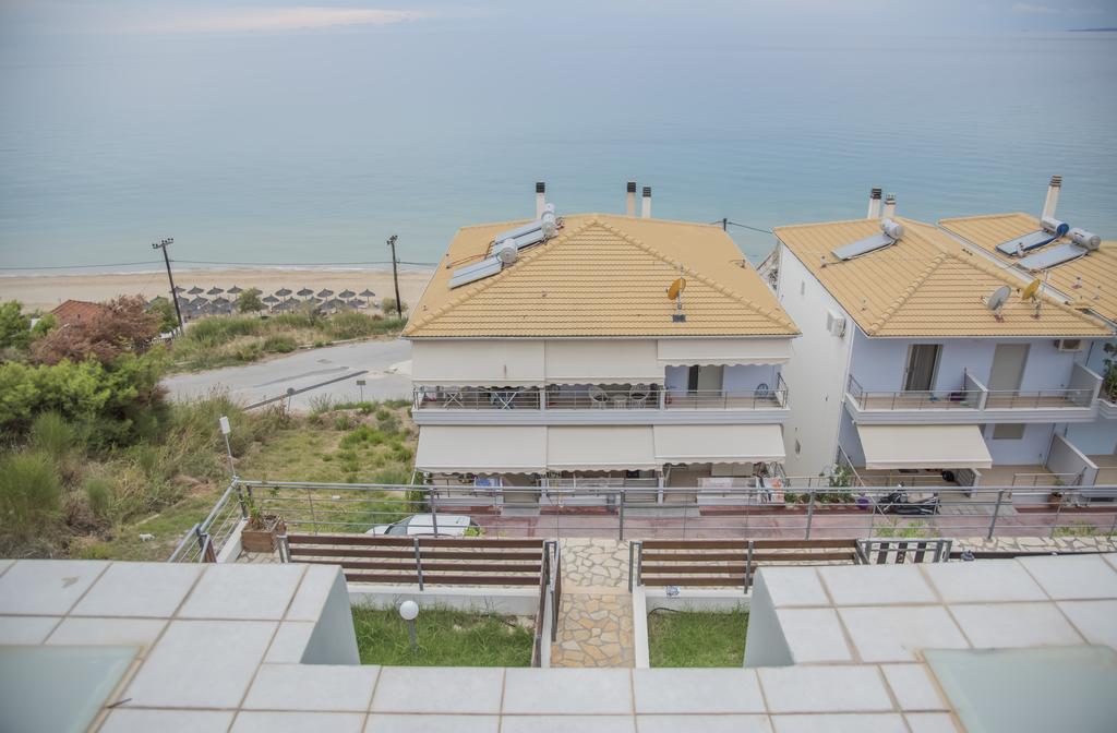 Aperanto House Paralia Loutsas Exterior photo