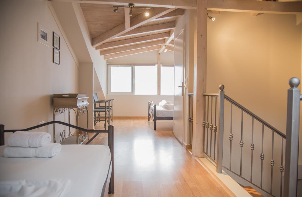 Aperanto House Paralia Loutsas Exterior photo