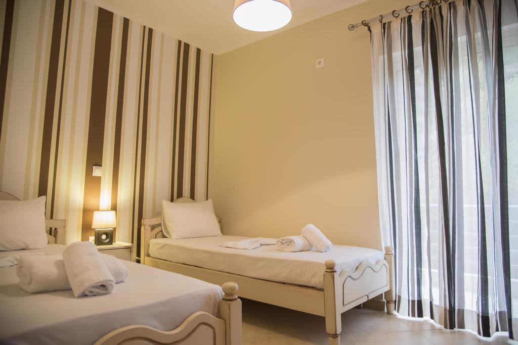Aperanto House Paralia Loutsas Exterior photo