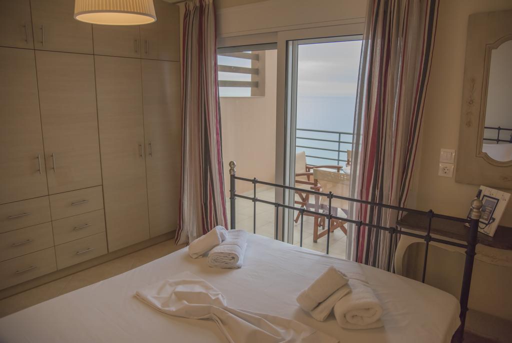 Aperanto House Paralia Loutsas Exterior photo