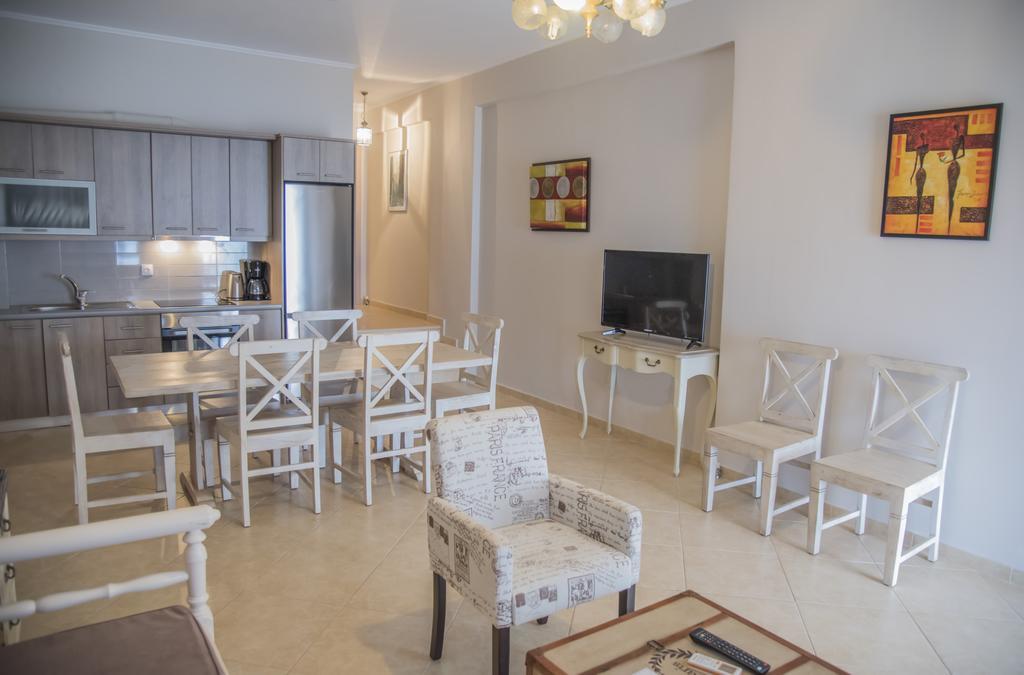 Aperanto House Paralia Loutsas Exterior photo