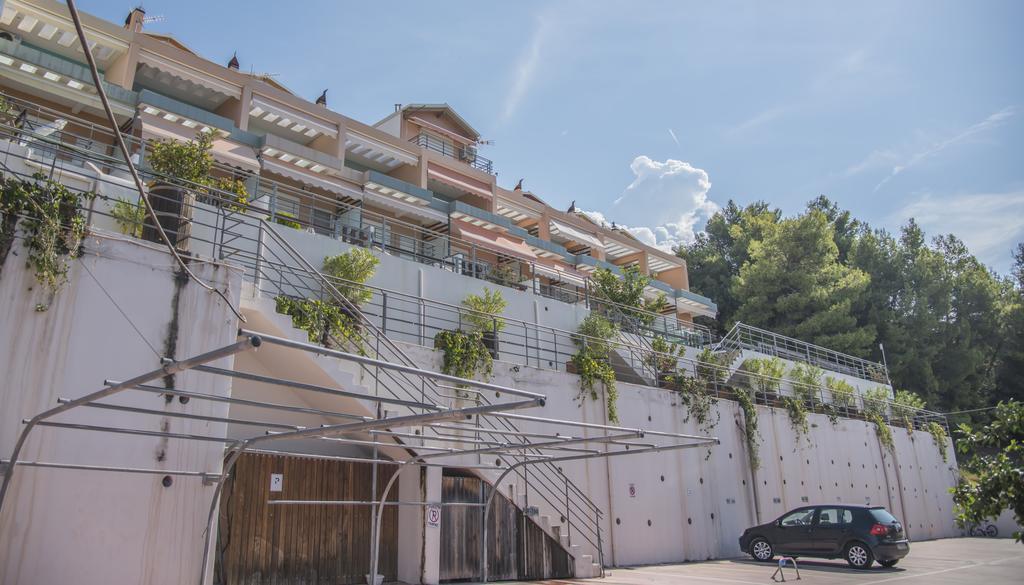Aperanto House Paralia Loutsas Exterior photo